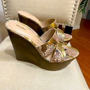 Aldo brand new wedges never worn